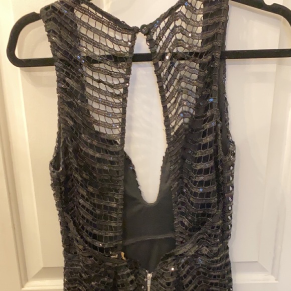 Black low neck sequence short dress - Picture 2 of 3